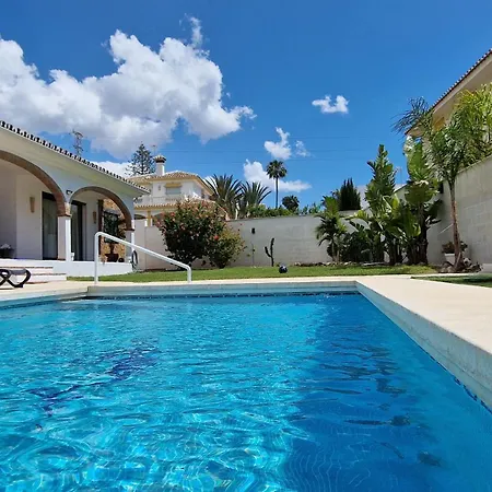 Ninas Costa Del Sol 米哈斯